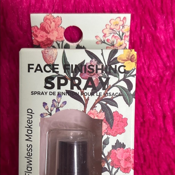 Ioni Face Finishing Spray - Black - Picture 2 of 5